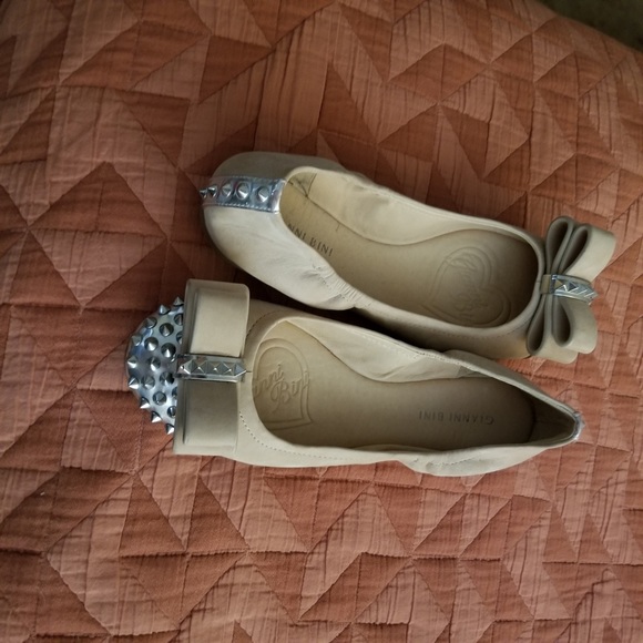 Gianni Bini suede flats size 8 - Picture 1 of 1